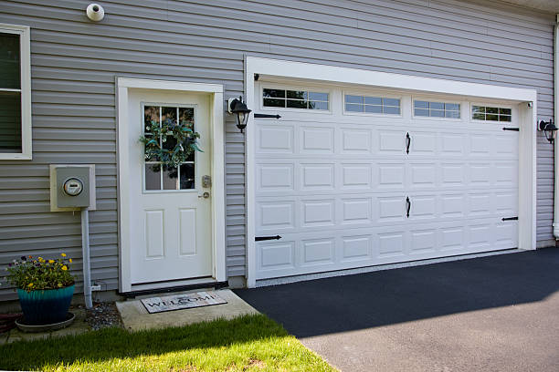 24/7 Emergency Garage Door Panel Replacement experts in Leland, MS